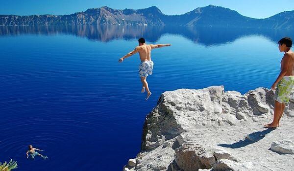 Melihat Keindahan Crater Lake, Danau Terdalam Di Amerika