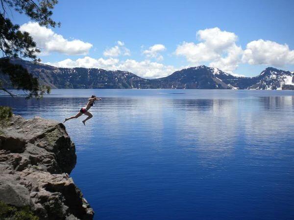 Melihat Keindahan Crater Lake, Danau Terdalam Di Amerika