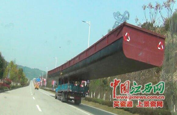 Supir Truck Dengan Muatan Nekad