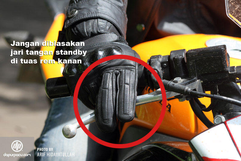 Komponen-komponen Motor Yang Sering di Mainin Saat Parkir ( Just For Fun )