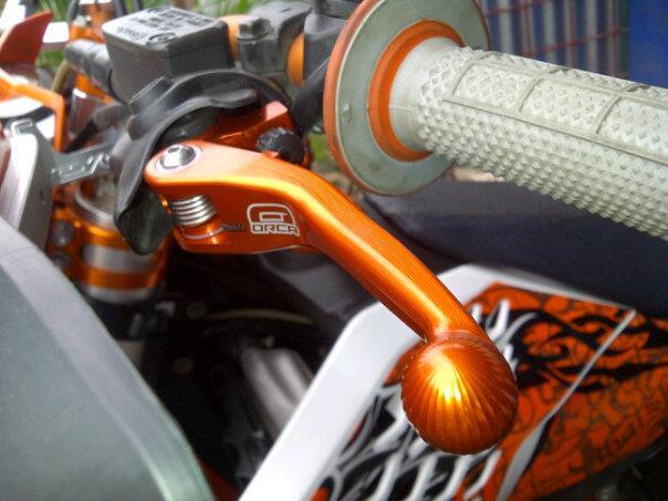 Komponen-komponen Motor Yang Sering di Mainin Saat Parkir ( Just For Fun )