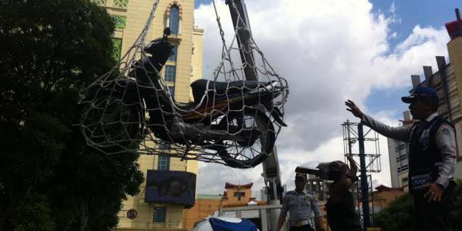 Komponen-komponen Motor Yang Sering di Mainin Saat Parkir ( Just For Fun )