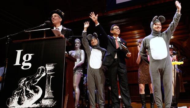 IG NOBEL "PENGHARGAAN UNTUK PENEMUAN YANG KONYOL"