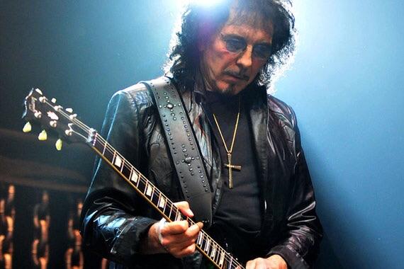 10 Gitaris band terbaik