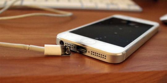 Ini Bahaya Menggunakan Charger Palsu gan !
