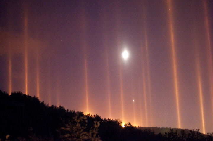 Light Pillar – Keindahan Fenomena Cahaya Penyangga Langit !!