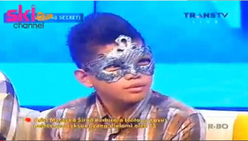 Artis cilik ini sekarang tampil menggunakan TOPENG gan !!! &#91;&#91; KASKUS jadi ＳＥPＩ&#93;&#93; 