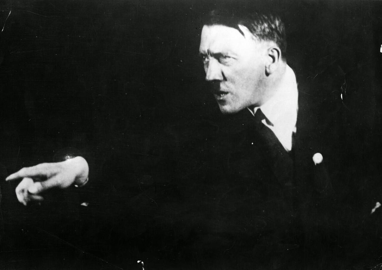 Terkuak Rahasia Hitler Belajar Pidato yang Memukau