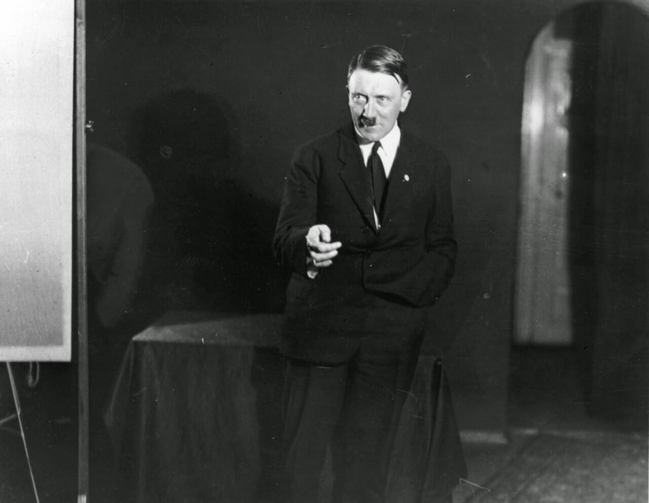 Terkuak Rahasia Hitler Belajar Pidato yang Memukau
