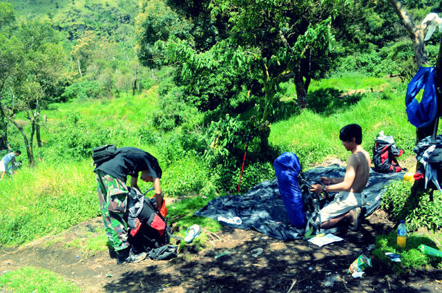 PAKE BAHASA INDONESIA SAJA (MERBABU VIA WEKAS 19-22 FEBRUARI 2015 )