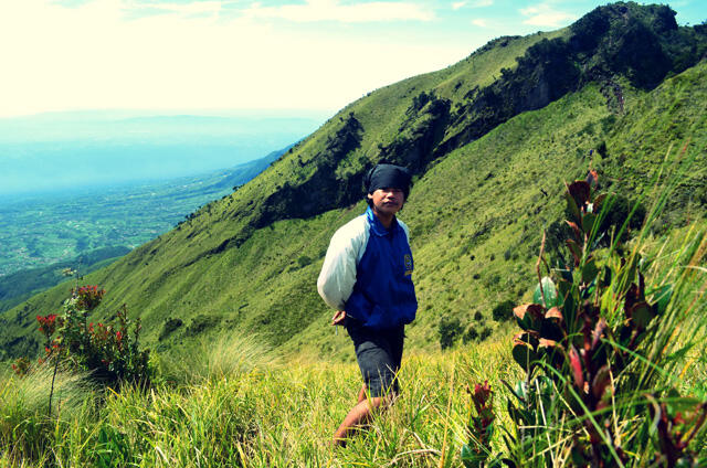 PAKE BAHASA INDONESIA SAJA (MERBABU VIA WEKAS 19-22 FEBRUARI 2015 )