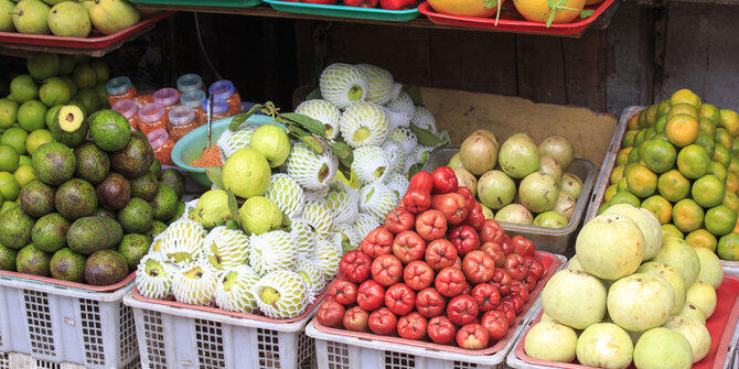 Buah dengan Rasa dan Penampilan yang Unik