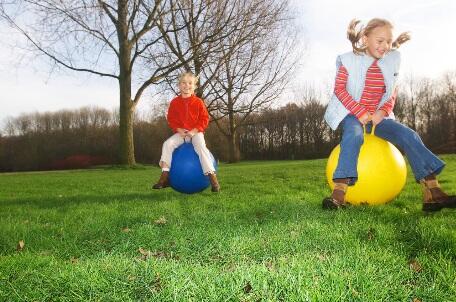 5 Manfaat Bouncing Ball Untuk Anak