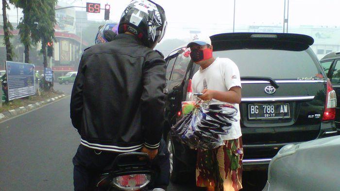 Profesi-Profesi yang Biasa Kita Temui di Lampu Merah