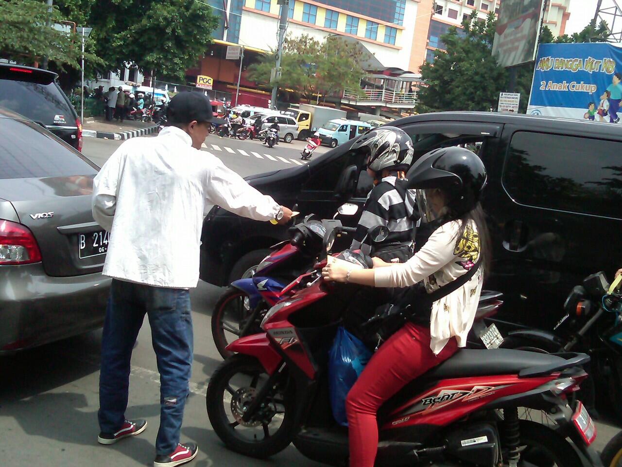 Profesi-Profesi yang Biasa Kita Temui di Lampu Merah