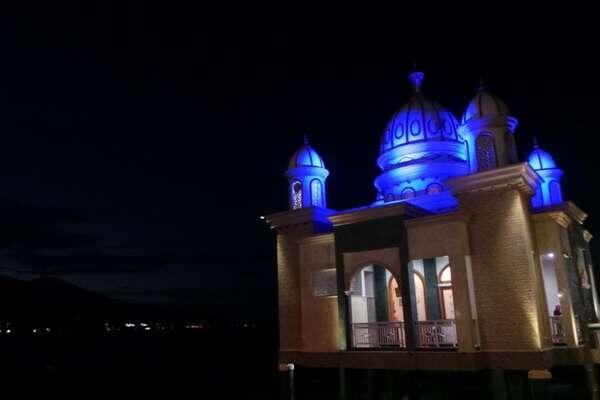 5 Masjid di Dunia yang Dibangun di Tempat Ekstrim