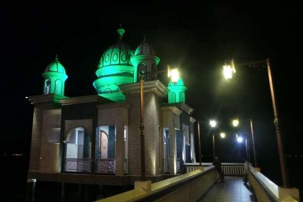 5 Masjid di Dunia yang Dibangun di Tempat Ekstrim