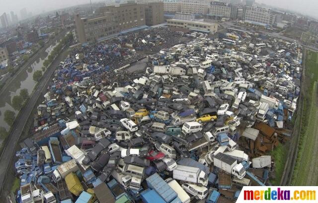 Menengok Lokasi Pembuangan Ribuan Kendaraan Bekas di China
