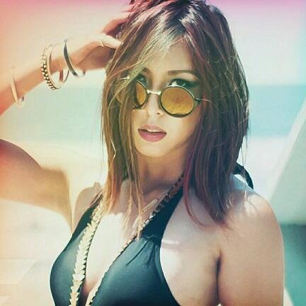 [ FOTO HOT ++ ] Kristania , Mantan Miss Indonesia Serdadu US Army SEKSI .....