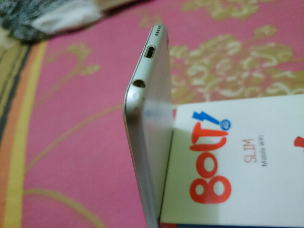 Ipod Touch 5 32GB putih + Modem wifi Bolt Slim