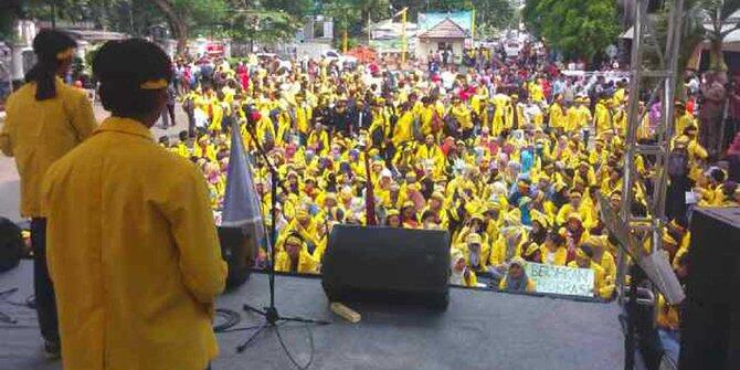 Ratusan Mahasiswa UI Protes Jokowi: Hanya Ada Aatu Kata, LAWAN!