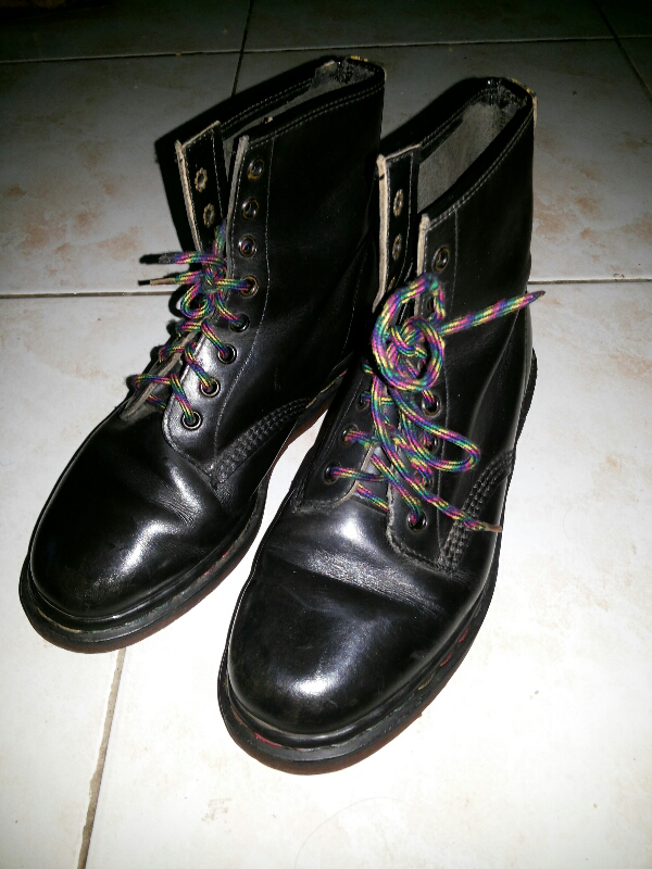 rainbow shoelaces doc martens