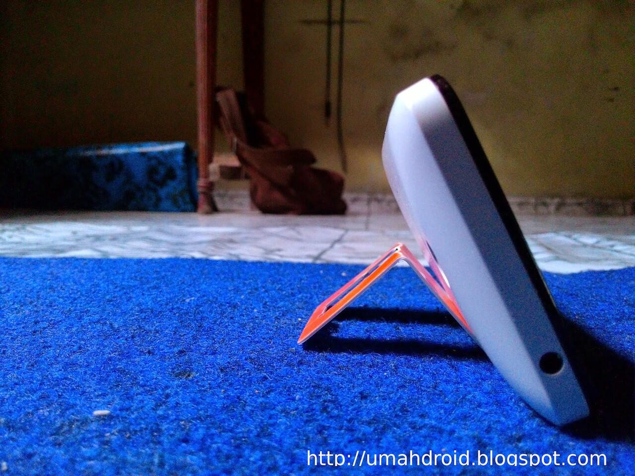 Memanfaatkan Bekas SIM Card Jadi Dudukan Ponsel