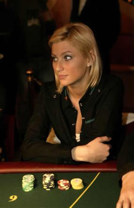 Veronika Larsen, Dewi Poker Nordic
