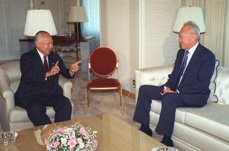 (HOT......) 4 Momen Keakraban Lee Kuan Yew dan Soeharto di Masa Tua 