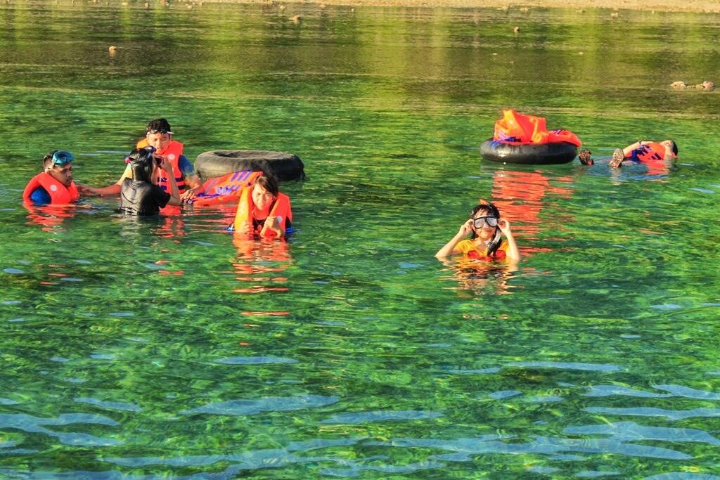 Teluk Biru, Tersembunyi Surga Bawah Laut di Banyuwangi