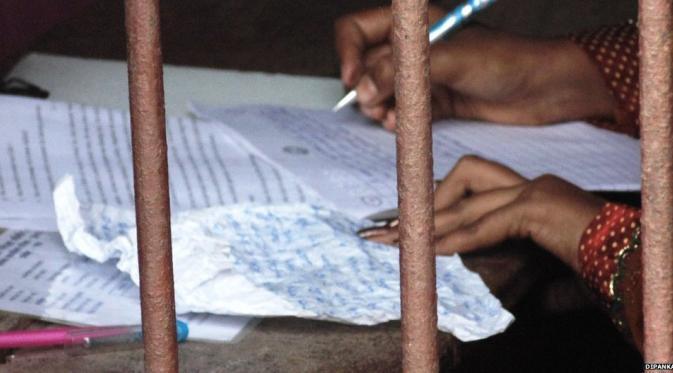 Mencontek Massal, Demi Kelulusan Ujian Nasional Di India