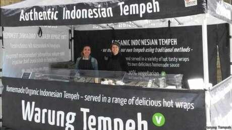 WN Inggris ini Belajar Buat Tempe di Jawa, Buka Warung di London 