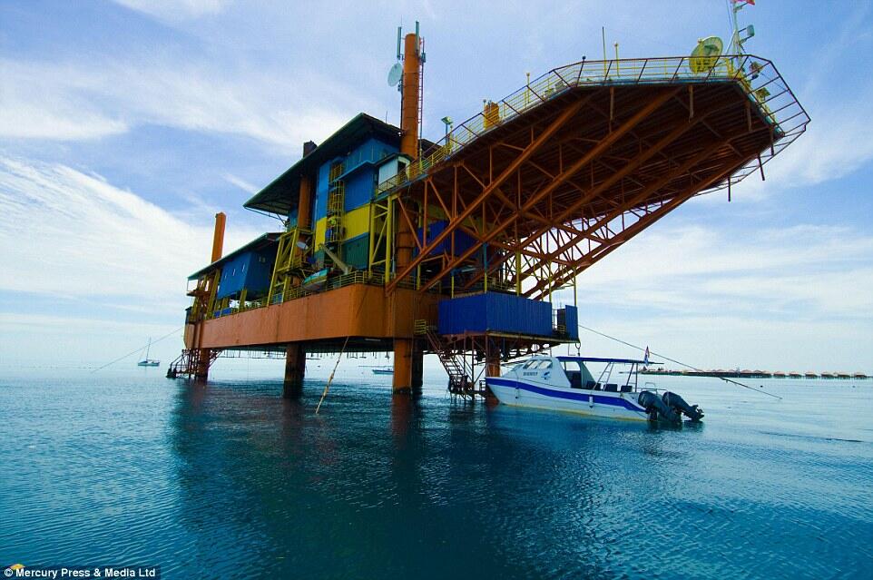 &#91;INFO UNIK GAN!!!&#93; Rig Minyak Disulap Jadi Resort Seru