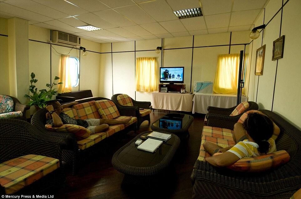 &#91;INFO UNIK GAN!!!&#93; Rig Minyak Disulap Jadi Resort Seru