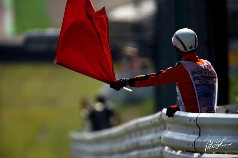 Makna atau Pesan dibalik Bendera Balapan F1