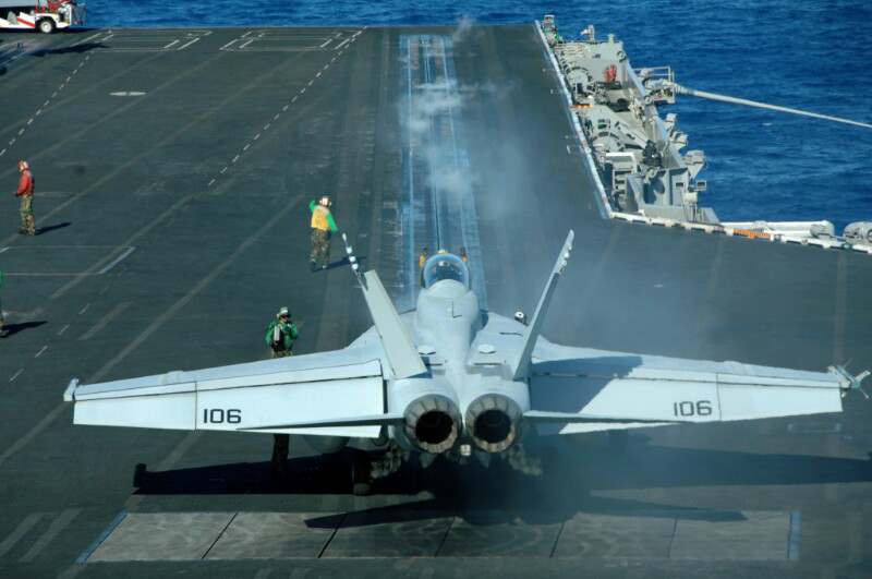 Proses Take-off dan Landing di kapal induk
