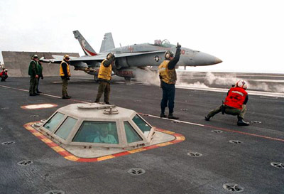 Proses Take-off dan Landing di kapal induk