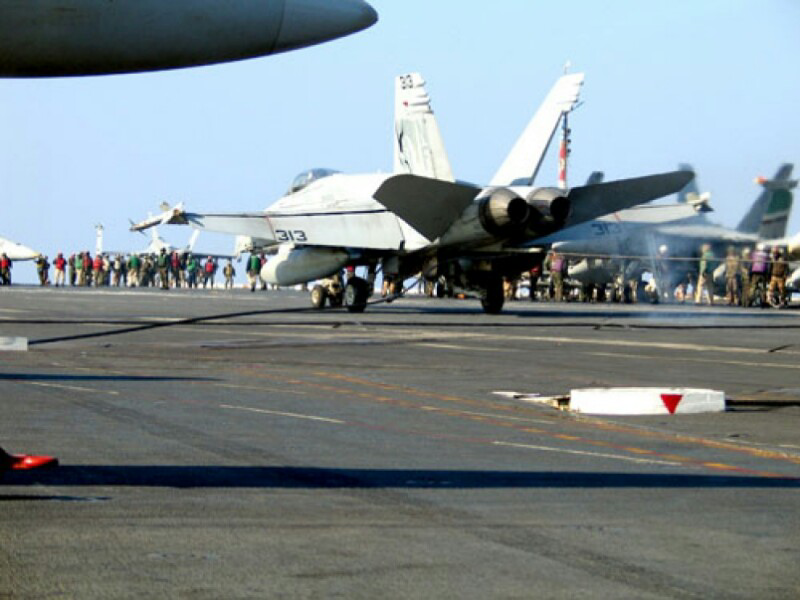 Proses Take-off dan Landing di kapal induk