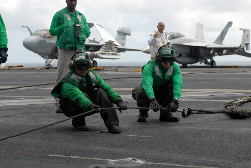 Proses Take-off dan Landing di kapal induk
