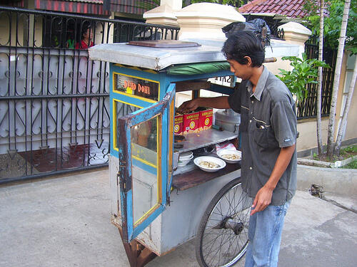 Pedagang-pedagang 'aneh' ini cuma ada di Indonesia