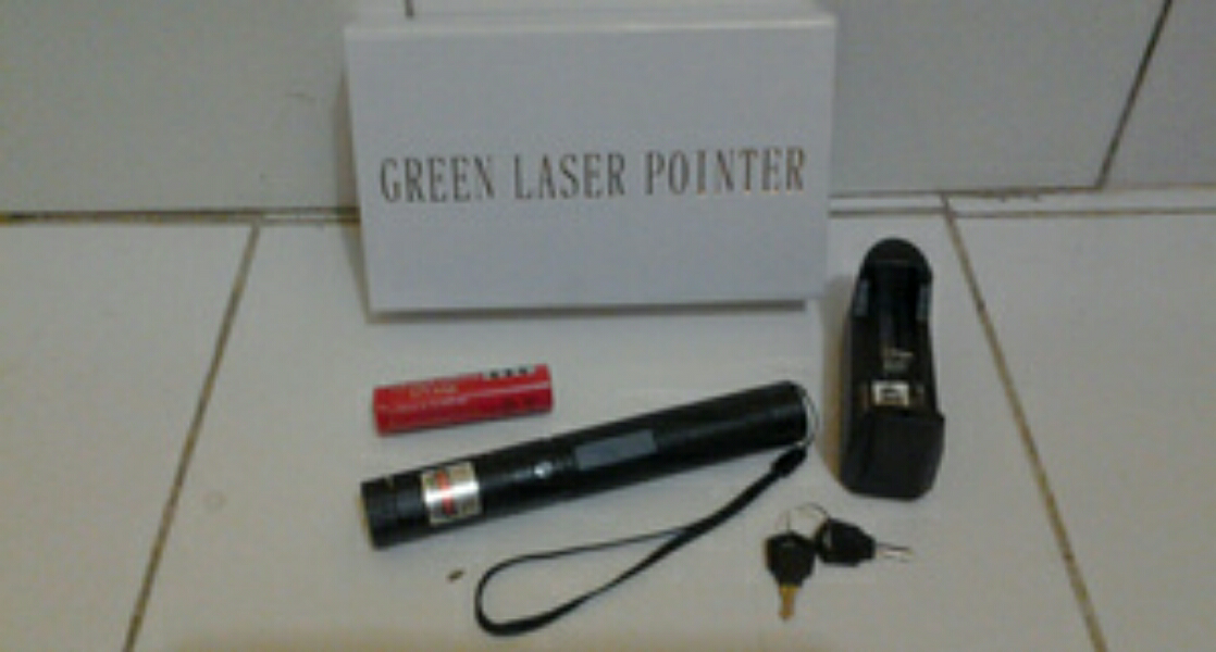 Type pointer. Green Laser Pointer инструкция. Лазерная указка Амазон. Лазерная указка 303 в коробке. Лазер Пойнтер коробка.