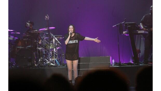  Jessie J Copot Kaos di Java Jazz 2015, mau tau siapa yang dapat kaosnya ? 