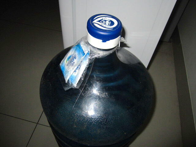 aku bukan haji lulung, tp beli aqua galon dapet tisunya 2 (bukti pic)