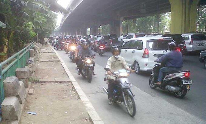 Hal Konyol yang Sering Agan Lakukan Ketika Berkendara di Jalan Raya