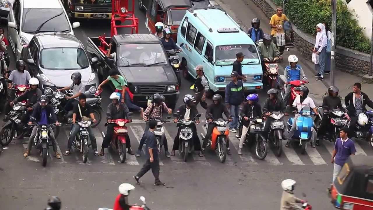 Hal Konyol yang Sering Agan Lakukan Ketika Berkendara di Jalan Raya