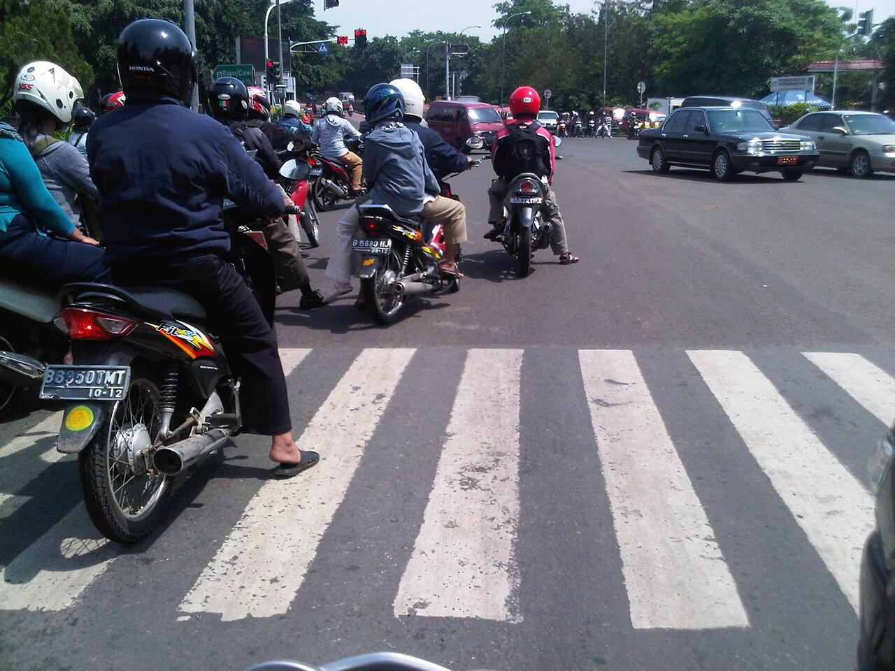 Hal Konyol yang Sering Agan Lakukan Ketika Berkendara di Jalan Raya