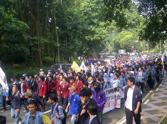 &#91;PANASTAK @GORONG2 LAGI&#93; Massa Mahasiswa Kepung Istana Bogor.