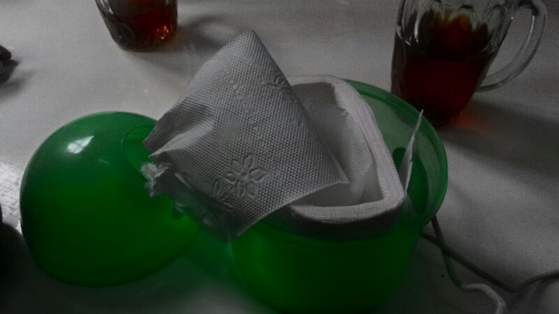 Cuma di Indonesia, Tissue buat be'ol dipake buat elap mulut abis makan