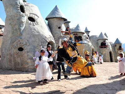 Dwarf Empire, Desa Kuraci di China
