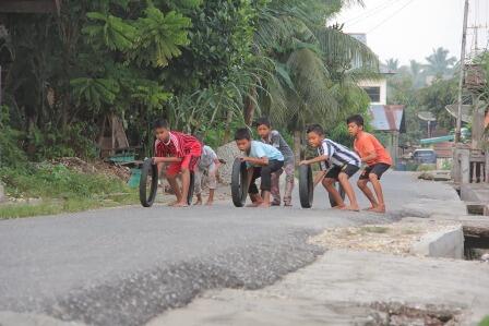 Rindu Masa dimana Sebuah Ban Motor Bekas Bisa Membuat Hari Menjadi Ceria